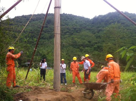 Tập đoàn Điện lực Việt Nam khắc phục sự cố lưới điện do ảnh hưởng của cơn bão số 11